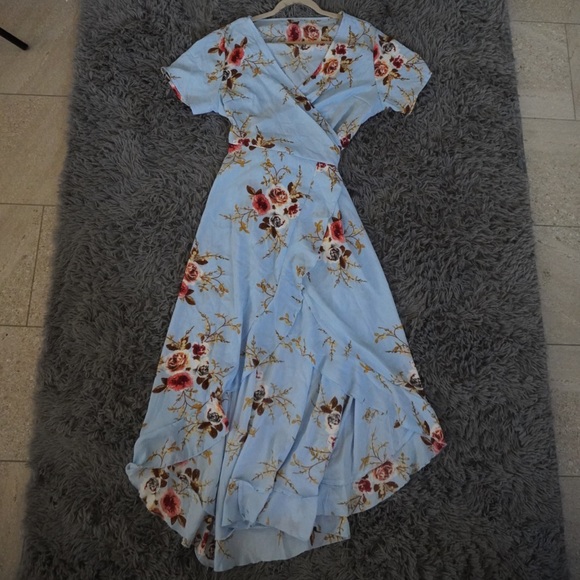 Milumia Dresses & Skirts - Floral Short Sleeve Wrap Dress